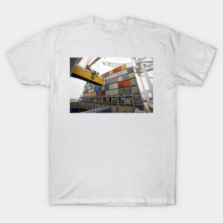 Loading cargo containers (C020/8709) T-Shirt